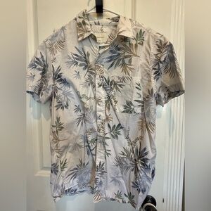 American Eagle Flex Tropical Button Down Shirt Medium